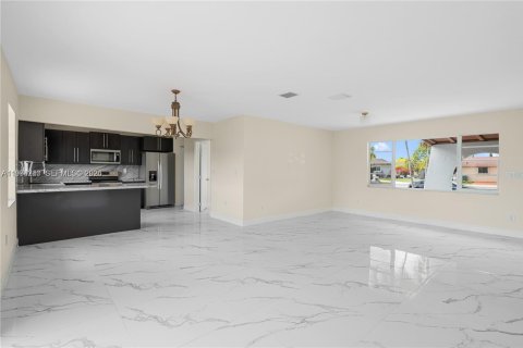 Снять в аренду виллу или дом в Майами, Флорида 4 спальни, 151.15м2, № 2046601 - фото 6