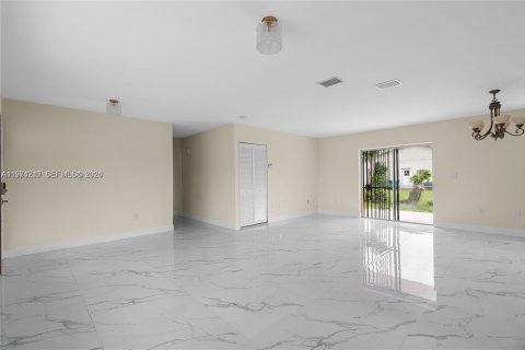 Снять в аренду виллу или дом в Майами, Флорида 4 спальни, 151.15м2, № 2046601 - фото 4