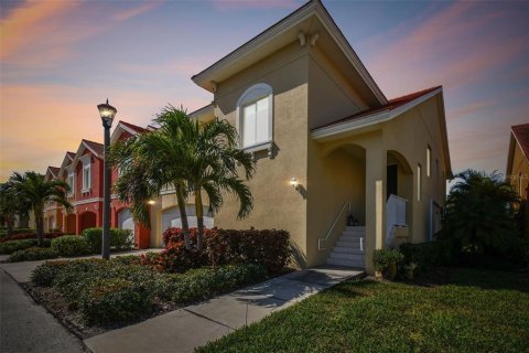Casa en alquiler en Saint Petersburg, Florida, 3 dormitorios, 239.13 m2 № 1784398 - foto 3