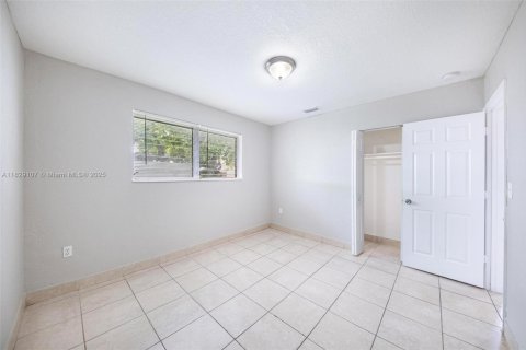 House in Miami Gardens, Florida 4 bedrooms, 131.83 sq.m. № 1802760 - photo 25