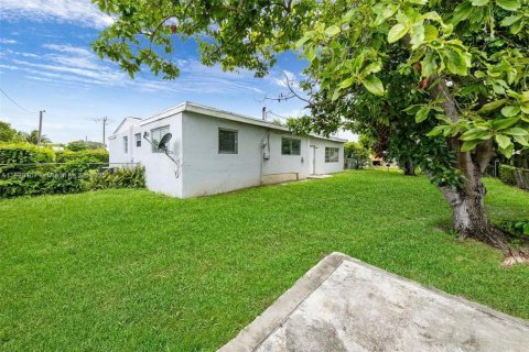 House in Miami Gardens, Florida 4 bedrooms, 131.83 sq.m. № 1802760 - photo 30