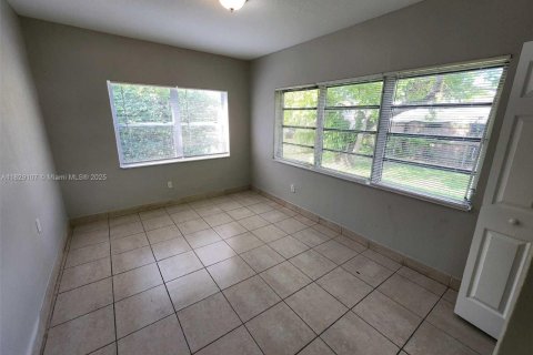 House in Miami Gardens, Florida 4 bedrooms, 131.83 sq.m. № 1802760 - photo 12