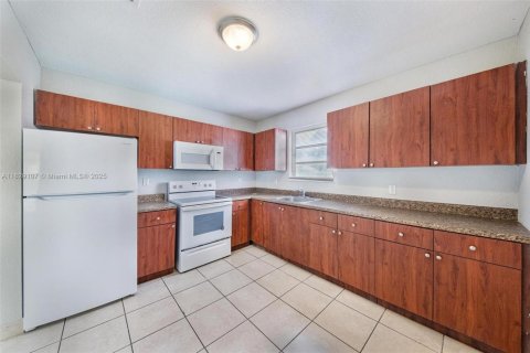 House in Miami Gardens, Florida 4 bedrooms, 131.83 sq.m. № 1802760 - photo 26