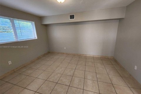 House in Miami Gardens, Florida 4 bedrooms, 131.83 sq.m. № 1802760 - photo 16