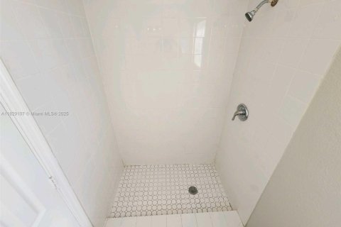 House in Miami Gardens, Florida 4 bedrooms, 131.83 sq.m. № 1802760 - photo 18