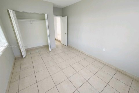 House in Miami Gardens, Florida 4 bedrooms, 131.83 sq.m. № 1802760 - photo 13