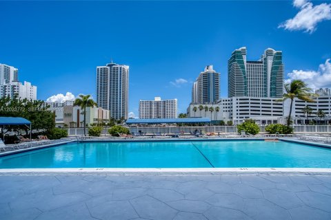 Condo à Hallandale Beach, Floride, 1 chambre  № 2189610