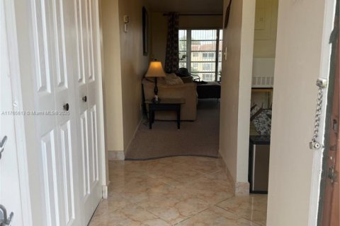 Condo in Sunrise, Florida, 1 bedroom  № 1736184 - photo 8