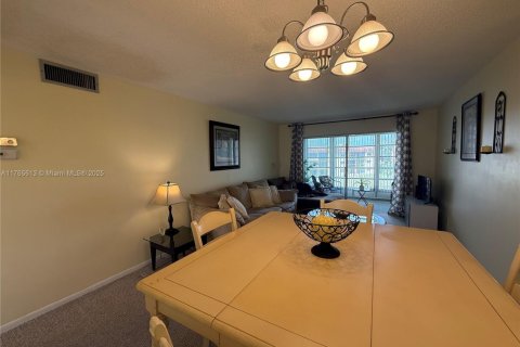 Condo in Sunrise, Florida, 1 bedroom  № 1736184 - photo 16