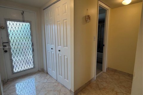 Condo in Sunrise, Florida, 1 bedroom  № 1736184 - photo 13