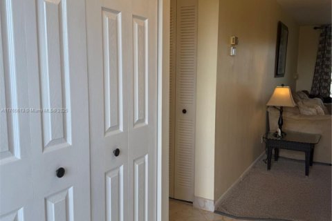 Condo in Sunrise, Florida, 1 bedroom  № 1736184 - photo 11