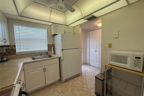 Condo in Sunrise, Florida, 1 bedroom  № 1736184 - photo 2