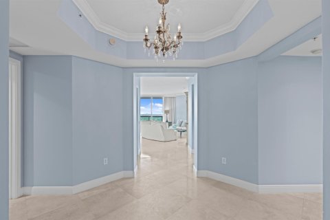 Condo in Palm Beach Gardens, Florida, 3 bedrooms  № 2181374 - photo 2