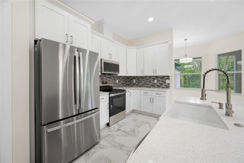Villa ou maison à vendre à Weeki Wachee, Floride: 4 chambres, 191.47 m2 № 2412629 - photo 8