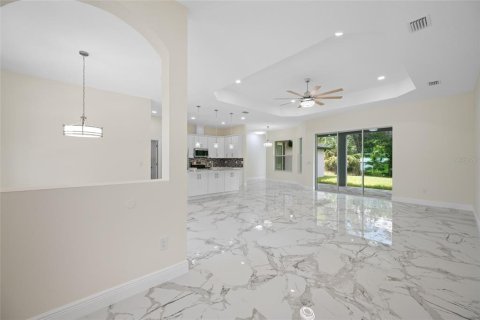 Villa ou maison à vendre à Weeki Wachee, Floride: 4 chambres, 191.47 m2 № 2412629 - photo 7