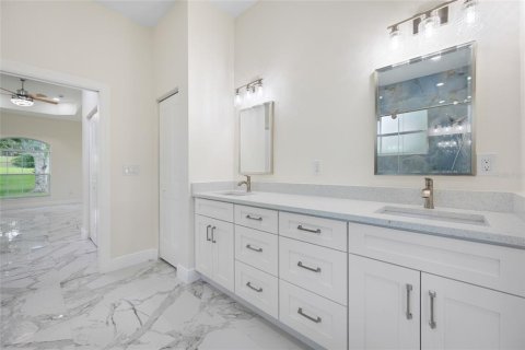 Villa ou maison à vendre à Weeki Wachee, Floride: 4 chambres, 191.47 m2 № 2412629 - photo 13