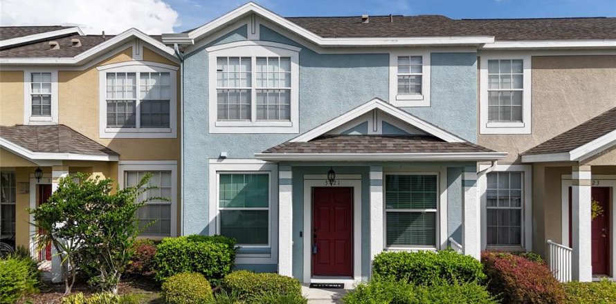 Townhouse in Land O' Lakes, Florida 3 bedrooms, 153.57 sq.m. № 1837424