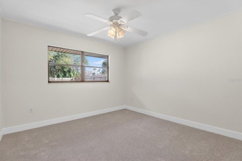 House in Altamonte Springs, Florida 4 bedrooms, 171.78 sq.m. № 2305954 - photo 25