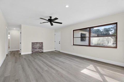 House in Altamonte Springs, Florida 4 bedrooms, 171.78 sq.m. № 2305954 - photo 18