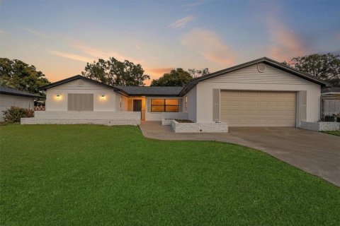 House in Altamonte Springs, Florida 4 bedrooms, 171.78 sq.m. № 2305954 - photo 6
