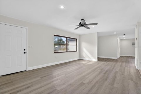 House in Altamonte Springs, Florida 4 bedrooms, 171.78 sq.m. № 2305954 - photo 19