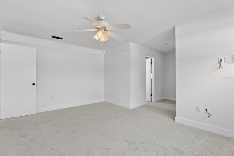House in Altamonte Springs, Florida 4 bedrooms, 171.78 sq.m. № 2305954 - photo 28