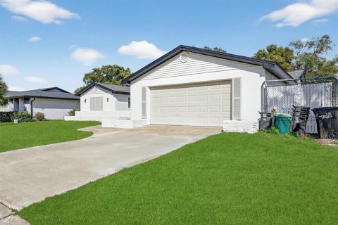 House in Altamonte Springs, Florida 4 bedrooms, 171.78 sq.m. № 2305954