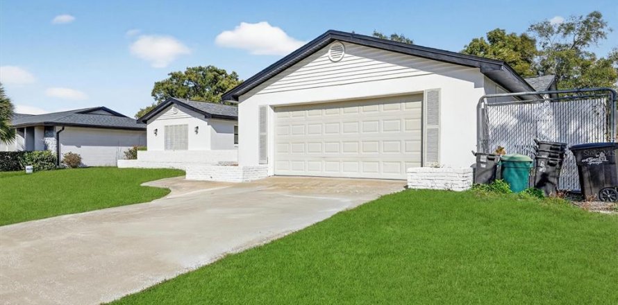 House in Altamonte Springs, Florida 4 bedrooms, 171.78 sq.m. № 2305954