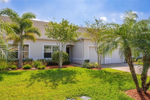 House in Winter Haven, Florida 2 bedrooms, 128.67 sq.m. № 1630651 - photo 1