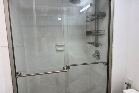 Condominio en alquiler en Miami Beach, Florida, 2 dormitorios, 95.78 m2 № 1896726 - foto 10