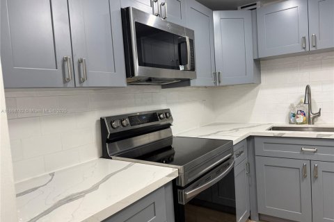 Condominio en alquiler en Miami Beach, Florida, 2 dormitorios, 95.78 m2 № 1896726 - foto 5