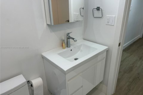 Condominio en alquiler en Miami Beach, Florida, 2 dormitorios, 95.78 m2 № 1896726 - foto 9