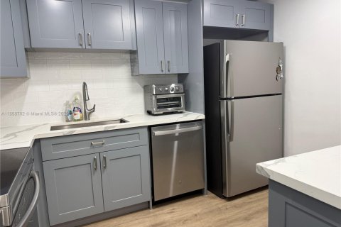 Condominio en alquiler en Miami Beach, Florida, 2 dormitorios, 95.78 m2 № 1896726 - foto 4