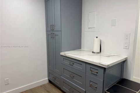 Condominio en alquiler en Miami Beach, Florida, 2 dormitorios, 95.78 m2 № 1896726 - foto 6