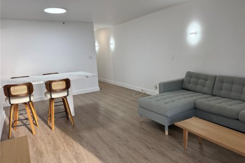 Condominio en alquiler en Miami Beach, Florida, 2 dormitorios, 95.78 m2 № 1896726 - foto 2