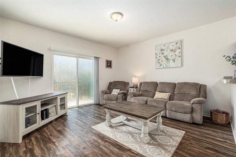 Adosado en venta en New Port Richey, Florida, 3 dormitorios, 153.47 m2 № 1793196 - foto 5