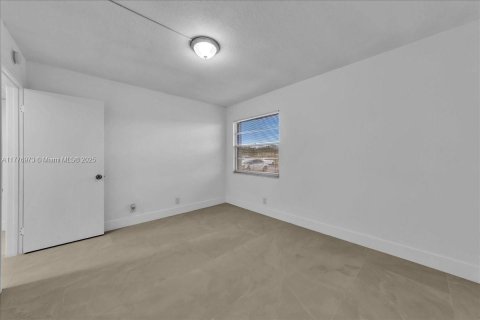 Condo in Pembroke Pines, Florida, 2 bedrooms № 1936541 - photo 23