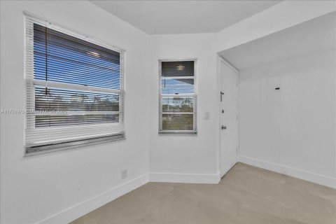 Condo in Pembroke Pines, Florida, 2 bedrooms № 1936541 - photo 9
