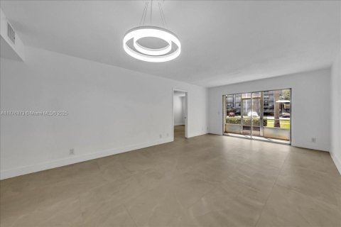 Condo in Pembroke Pines, Florida, 2 bedrooms № 1936541 - photo 26