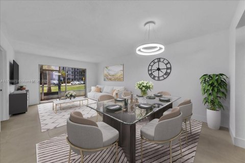 Condo in Pembroke Pines, Florida, 2 bedrooms № 1936541 - photo 4