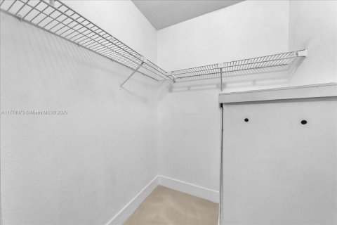 Condo in Pembroke Pines, Florida, 2 bedrooms № 1936541 - photo 24