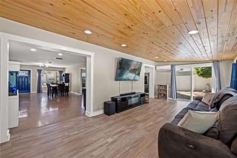 Casa en venta en Tampa, Florida, 3 dormitorios, 118.54 m2 № 2418701 - foto 11