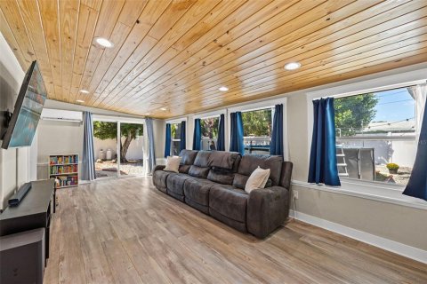 Casa en venta en Tampa, Florida, 3 dormitorios, 118.54 m2 № 2418701 - foto 12