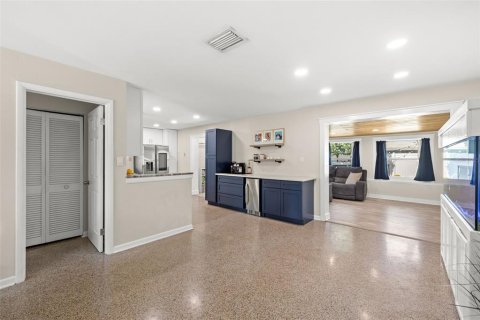 Casa en venta en Tampa, Florida, 3 dormitorios, 118.54 m2 № 2418701 - foto 5