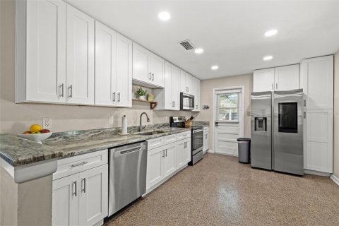 Casa en venta en Tampa, Florida, 3 dormitorios, 118.54 m2 № 2418701 - foto 7