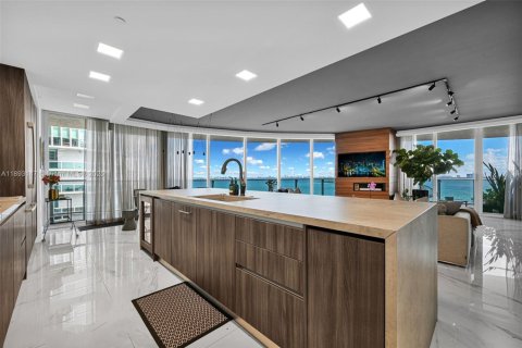 Copropriété à louer à Miami, Floride: 3 chambres, 187.48 m2 № 1946802 - photo 2