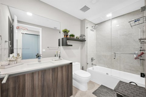Copropriété à louer à Miami, Floride: 3 chambres, 187.48 m2 № 1946802 - photo 21