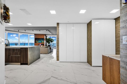 Copropriété à louer à Miami, Floride: 3 chambres, 187.48 m2 № 1946802 - photo 11
