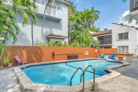 Townhouse in Miami, Florida 2 bedrooms, 96.62 sq.m. № 2076175 - photo 15