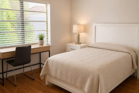 Townhouse in Miami, Florida 2 bedrooms, 96.62 sq.m. № 2076175 - photo 8